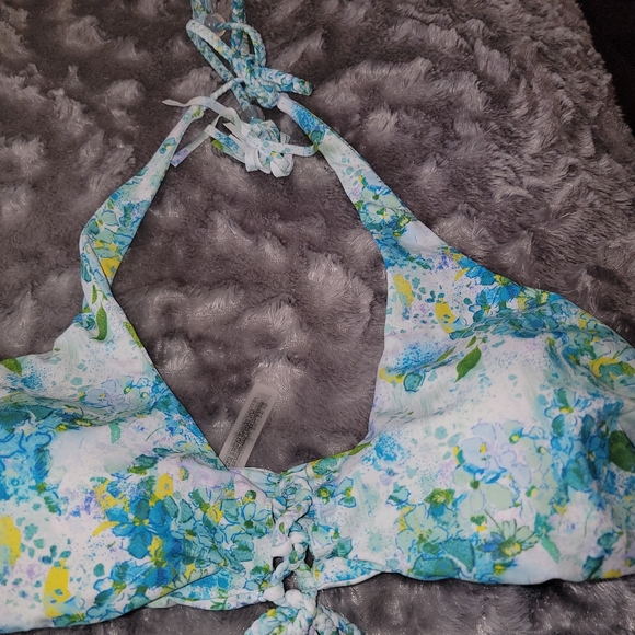 Victoria's Secret Halter Bikini Top - Picture 4 of 6